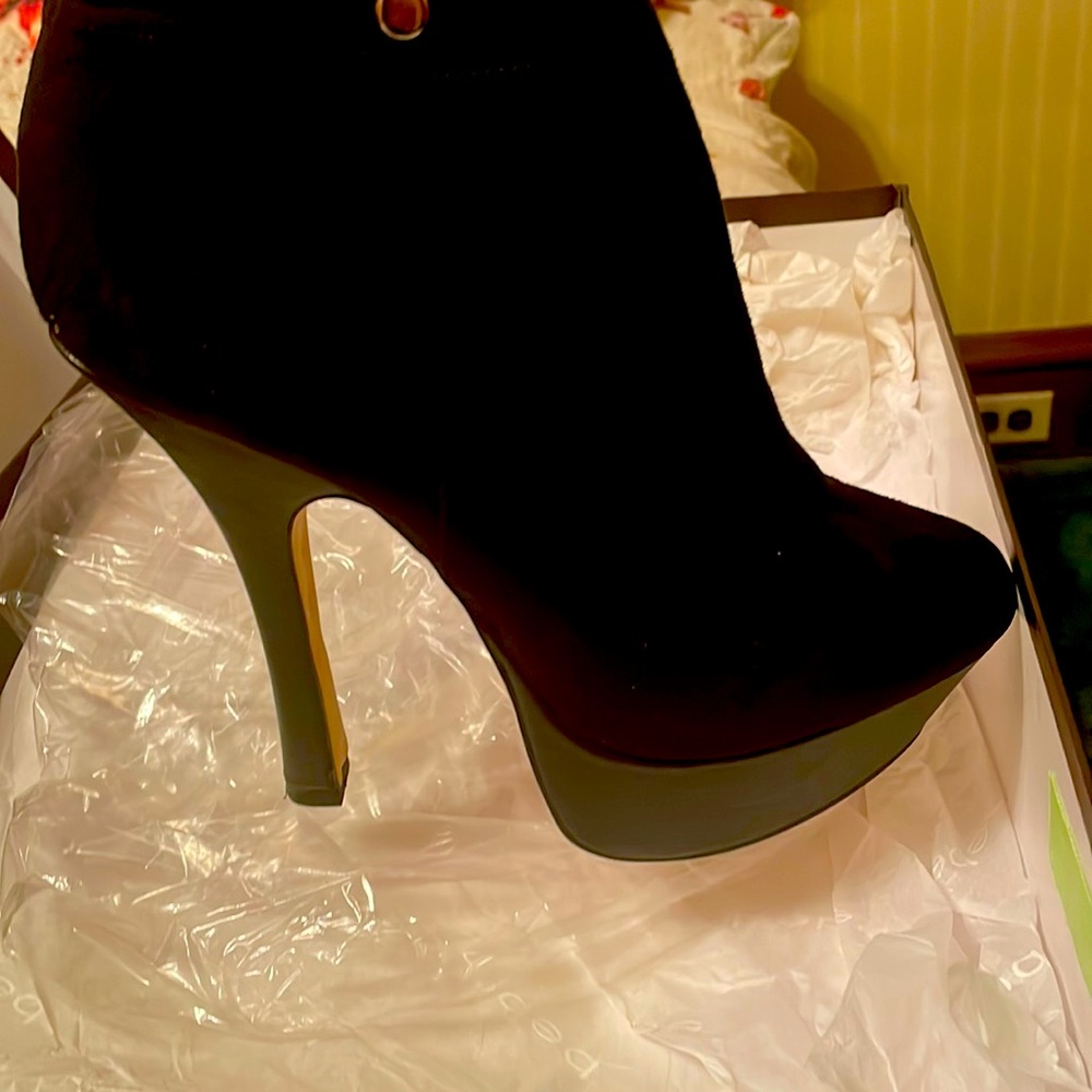 Size 9 over the knee black boots